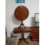 MAHOGANY SNAP TOPPED OCCASIONAL TABLE ON PEDESTAL BASE TOGETHER WITH A MAHOGANY TURN OVER TOP TABLE