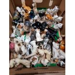 BOX CONTAINING A SUBSTANTIAL AMOUNT OF MISCELLANEOUS CAT ORNAMENTS