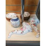 2 ROYAL WORCESTER WALL POCKETS TOGETHER WITH 16 MINTON PLATES AND ORIENTAL STYLE GINGER JAR