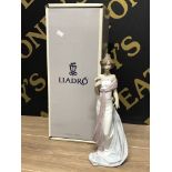 LLADRO FIGURINE 6366 SUMMER INFATUATION IN EXCELLENT CONDITION WITH ORIGINAL BOX