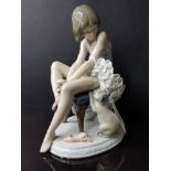 LLADRO FIGURE 5689 CAN I HELP