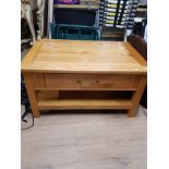 MODERN OAK SINGLE DRAWER COFFEE TABLE.