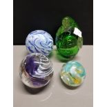 4 COLOURED GLASS PAPERWEIGHTS INCLUDING ISLE OF WIGHT GLASS ETC