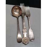 3 HALLMARKED SILVER ITEMS ANTIQUE SAUCE LADLE AND 2 DINING FORKS 189G