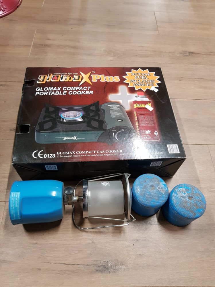 GLOMAX COMPACT PORTABLE COOKER TOGETHER WITH A CAMPING LIGHT