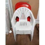 SET OF 4 PLASTIC GARDEN CHAIRS AND 2 RED METAL FOLDING CHAIRS