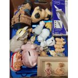 BOX CONTAINING MISCELLANEOUS PIG ORNAMENTS AND PIGGY BANKS