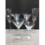 6 GLASS DRINKING GLASSES INCLUDES CLEAR MARTINI AND PAIR OF CHAMPAGNE FLUTES WITH COLOURED STEMS