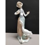 LLADRO FIGURE 1052 GIRL FEEDING GOOSE