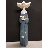 LLADRO FIGURE 5500 PRAYERFUL MOMENT