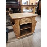 OAK SINGLE DRAWER MAGAZINE TABLE