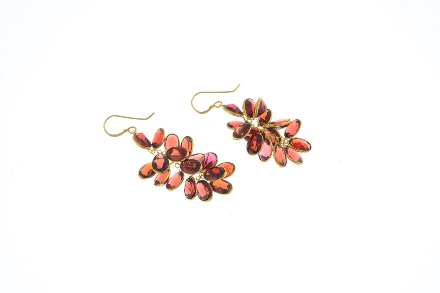 A pair of garnet earrings. - Image 2 of 2