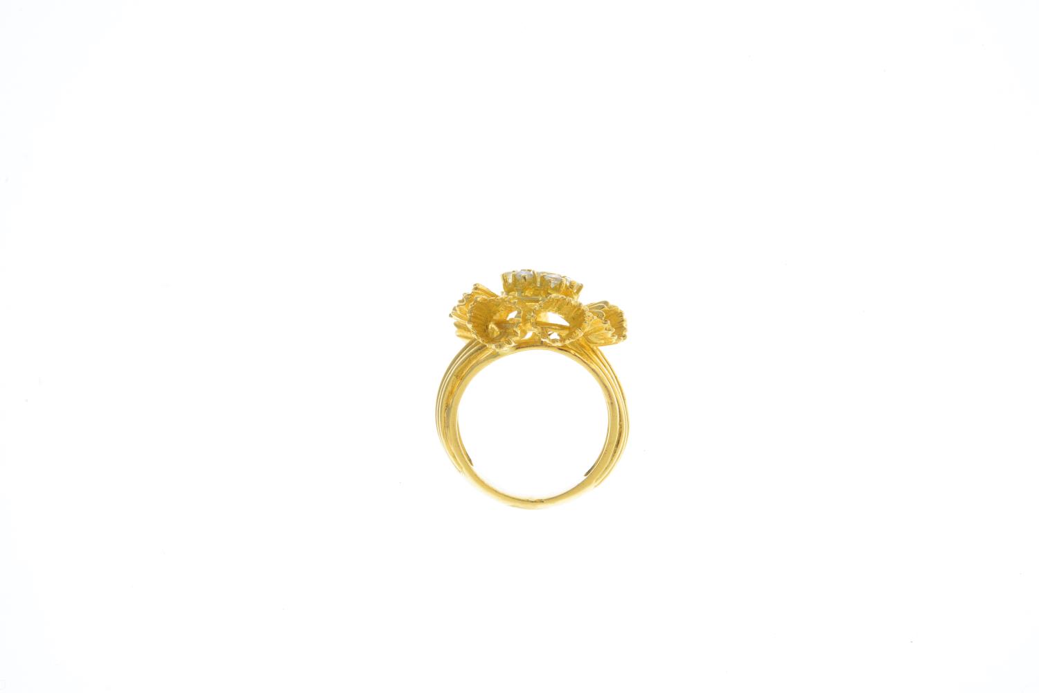 An 18ct gold diamond dress ring. - Image 2 of 3