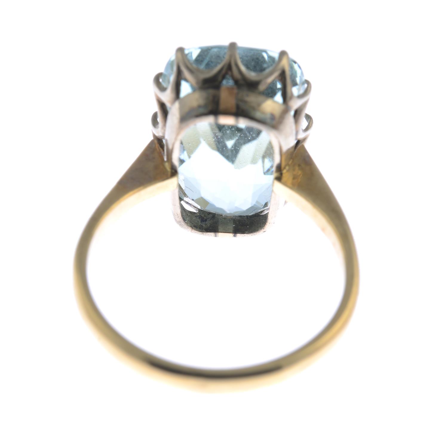 An aquamarine single-stone ring. - Image 3 of 3