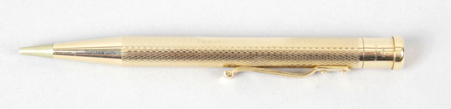 A 9ct gold propelling pencil,