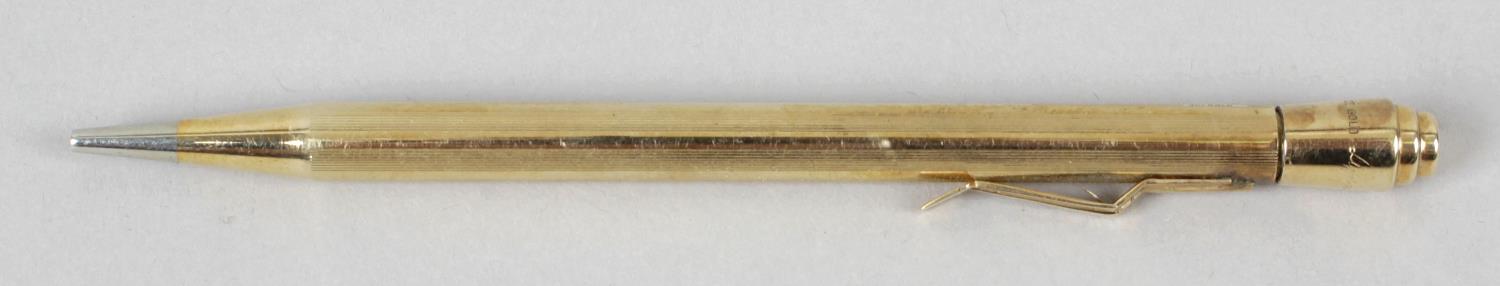 A 9k gold propelling pencil,