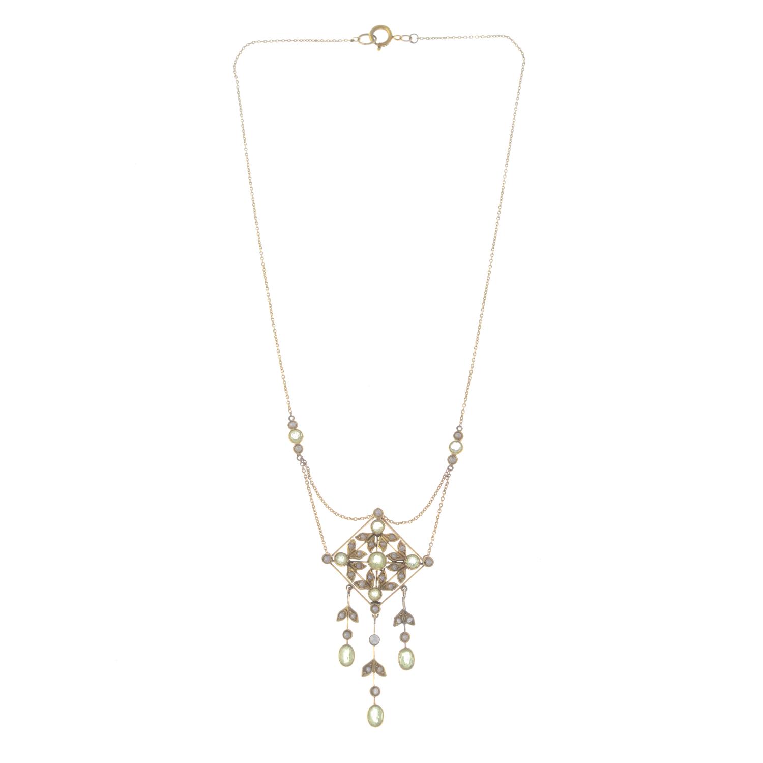 An Edwardian 15ct gold peridot and split pearl necklace. - Image 2 of 3