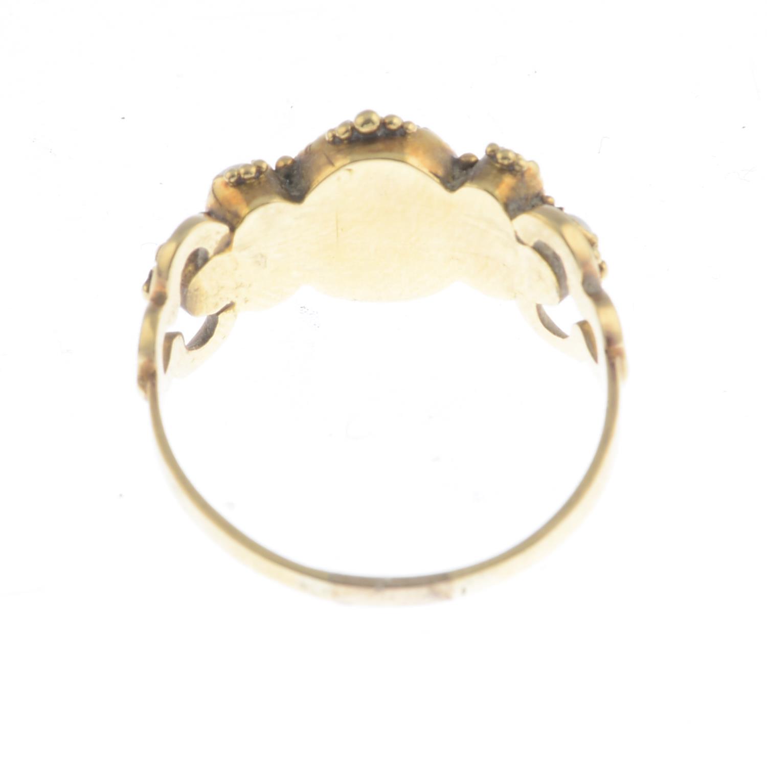 A mid Victorian gold sardonyx and split pearl ring. - Image 2 of 3