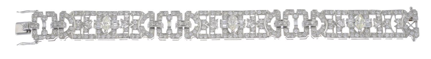 A diamond bracelet. - Image 2 of 3