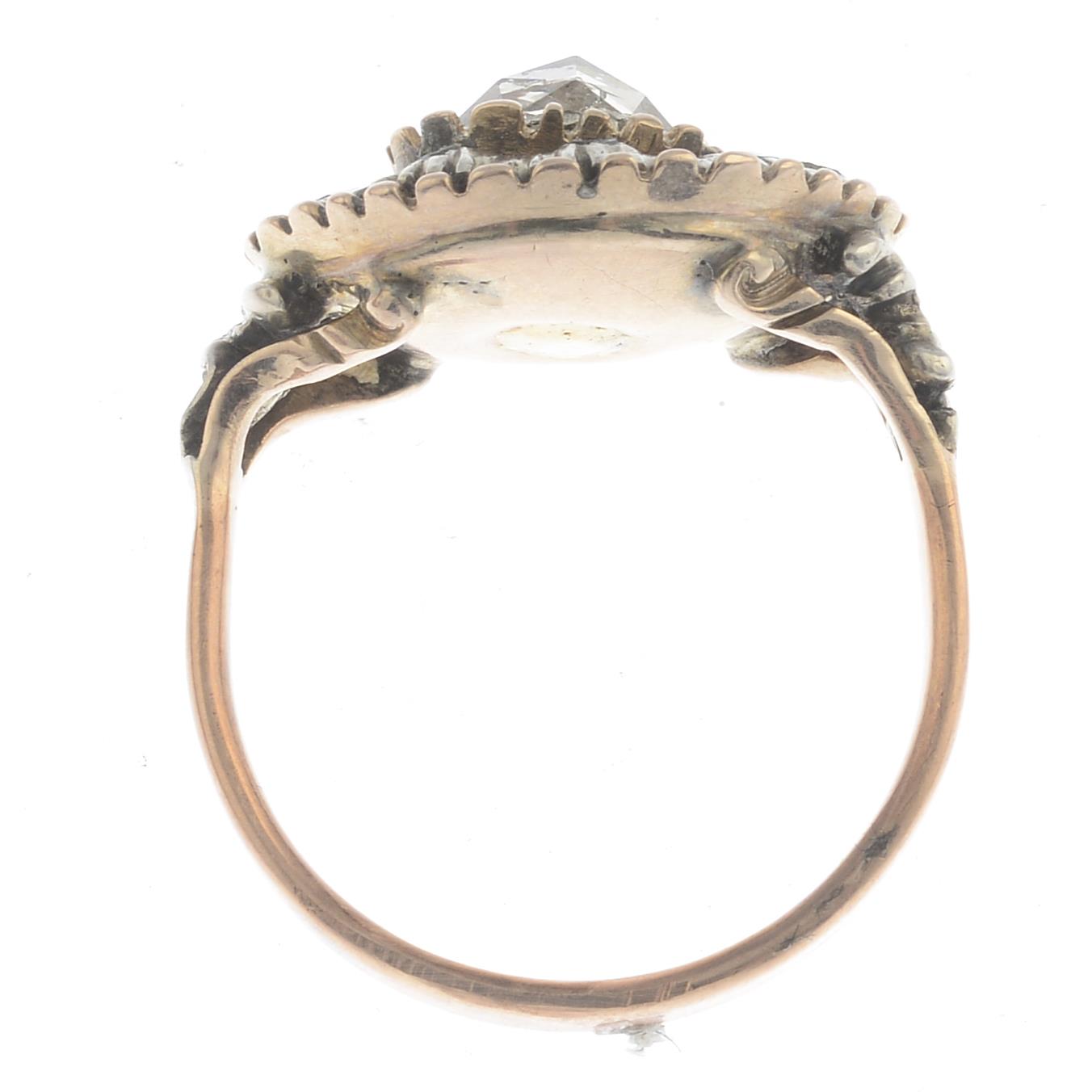 A diamond cluster ring. - Image 3 of 3