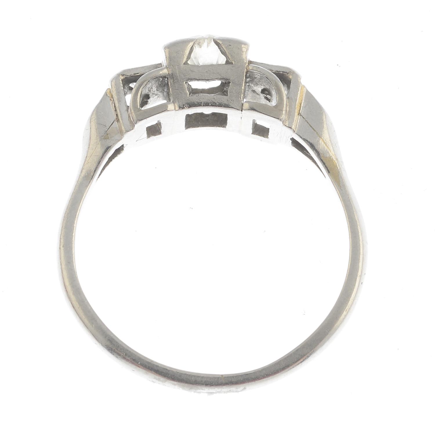 A diamond dress ring. - Image 3 of 3