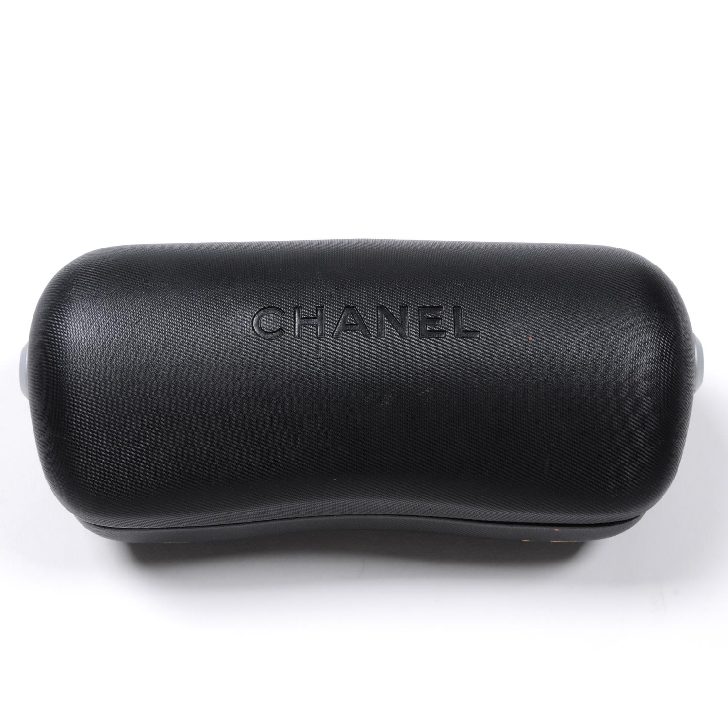 CHANEL - a pair of sunglasses. - Bild 4 aus 4