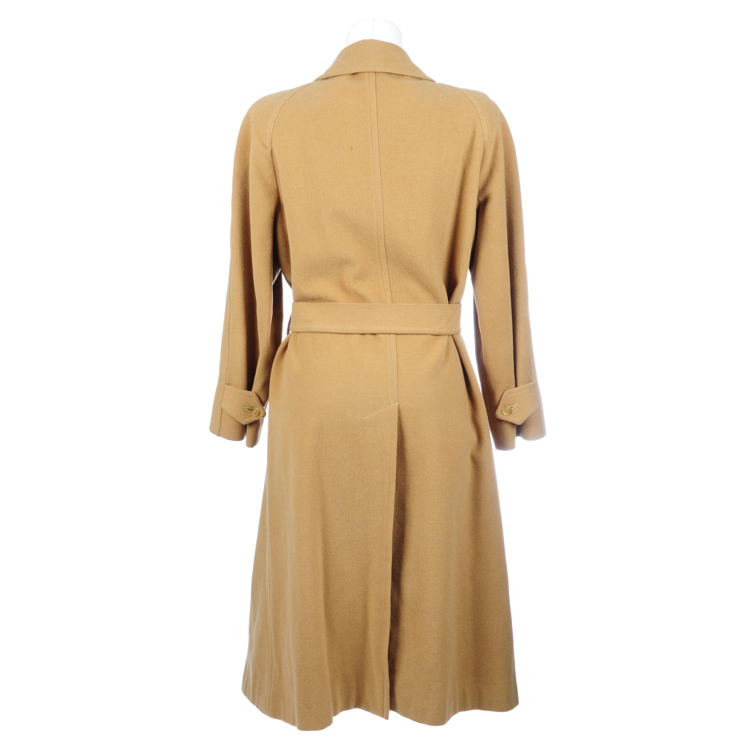 BURBERRY - a wool and camelhair knee-length coat. - Bild 2 aus 3