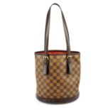 LOUIS VUITTON - a Damier Maris bucket handbag.