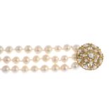 A cultured pearl bracelet,