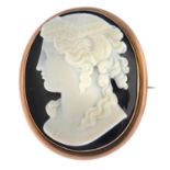 An agate cameo brooch.