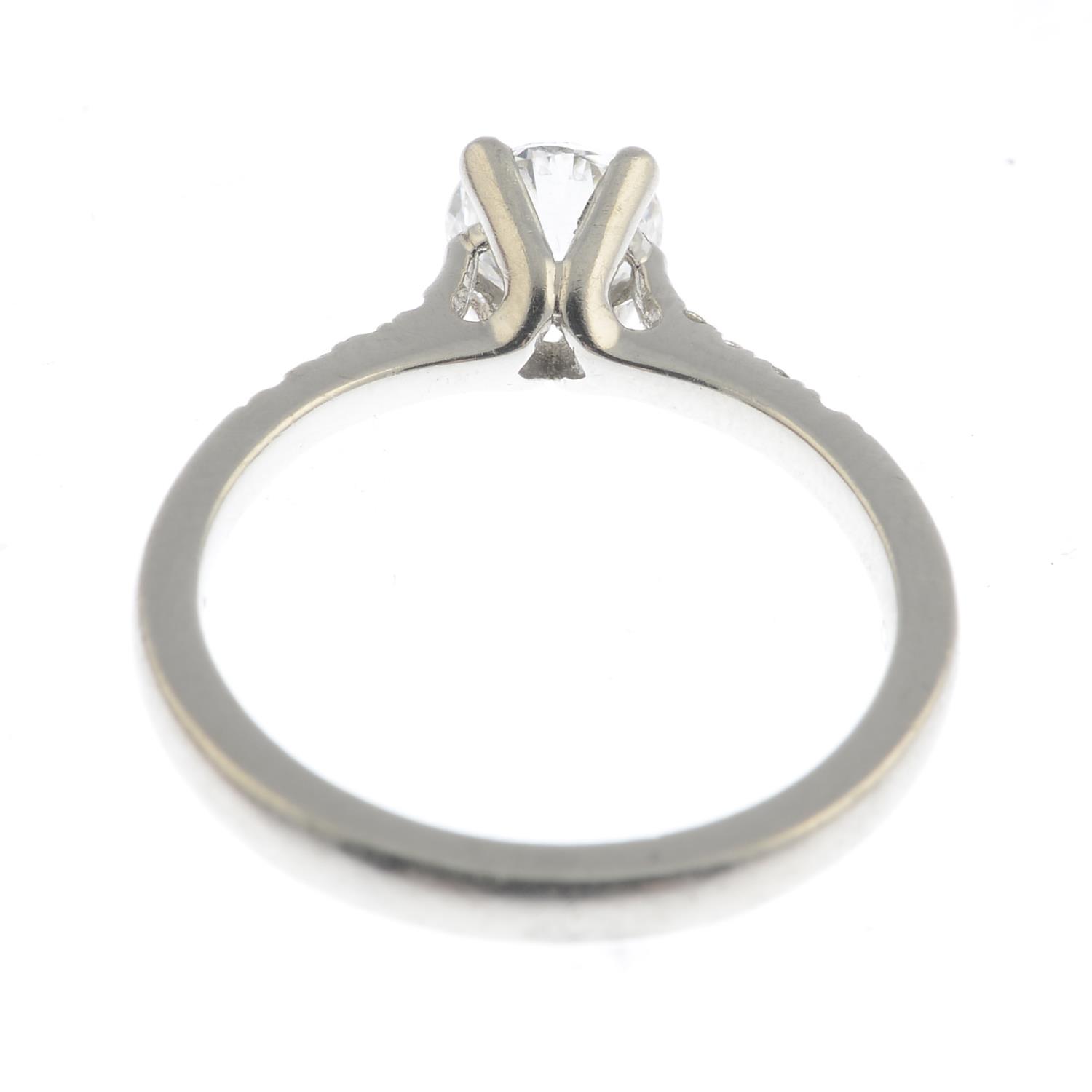 A platinum ring, - Image 3 of 3