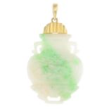 A jade pendant.Stamped 750.Length 4cms.