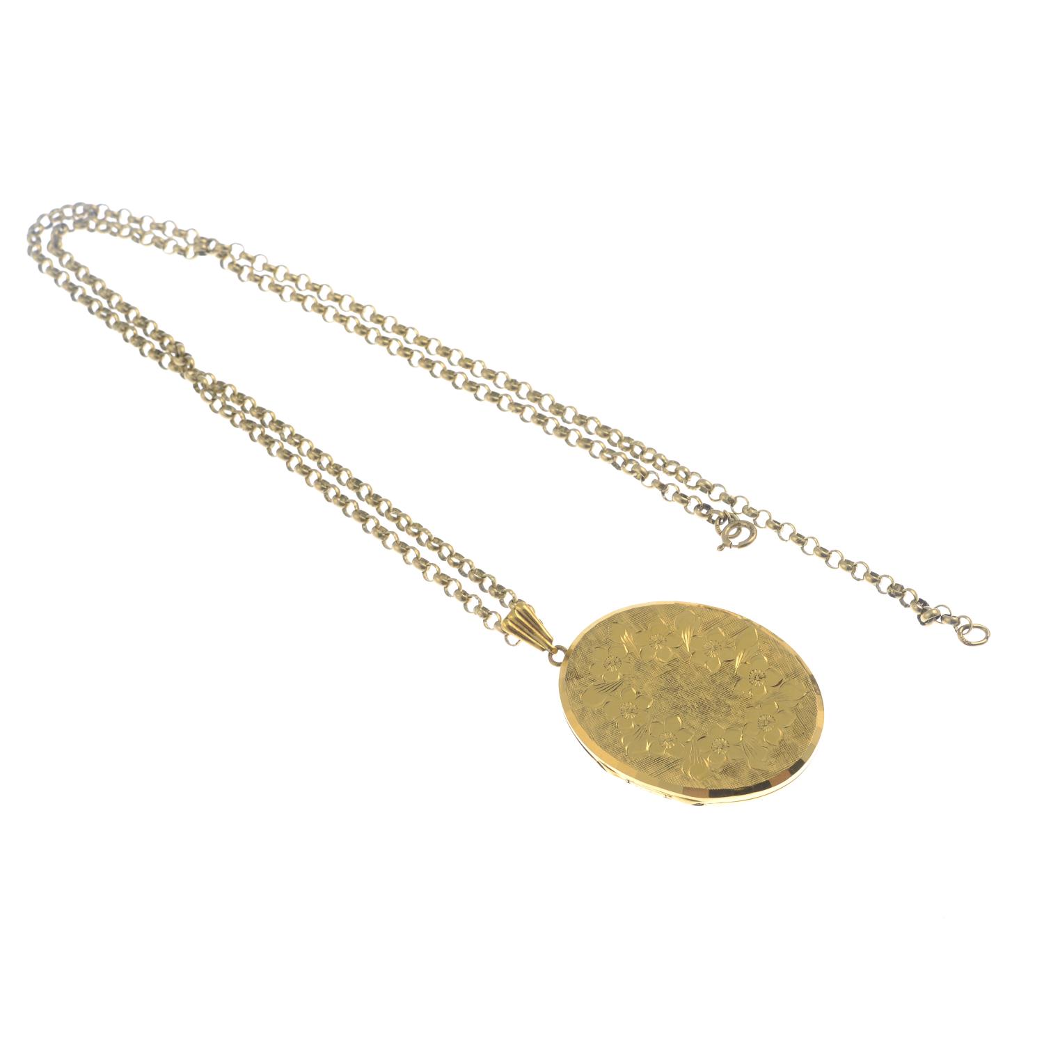 A 9ct gold locket, - Image 3 of 3