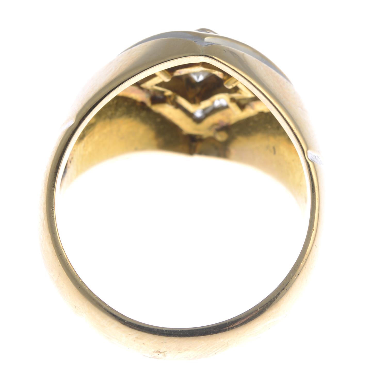 A diamond dress ring. - Image 2 of 3