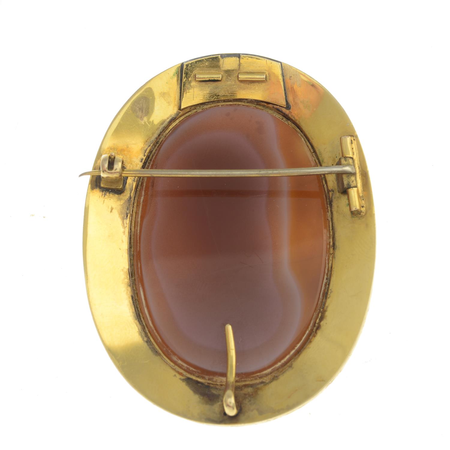 An 18ct gold agate cameo and enamel brooch.Length 5.9cms. - Image 2 of 2