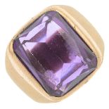A gentleman's 9ct gold synthetic colour-change sapphire single-stone ring.Estimated dimensions of