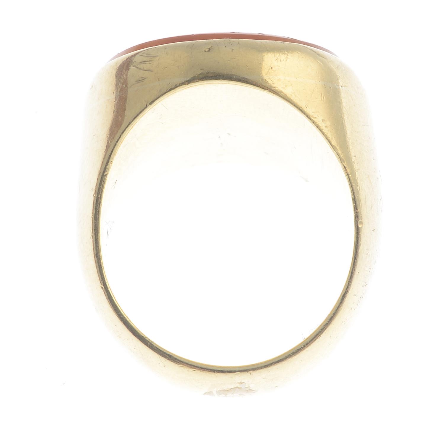 A carnelian signet ring. - Image 3 of 3