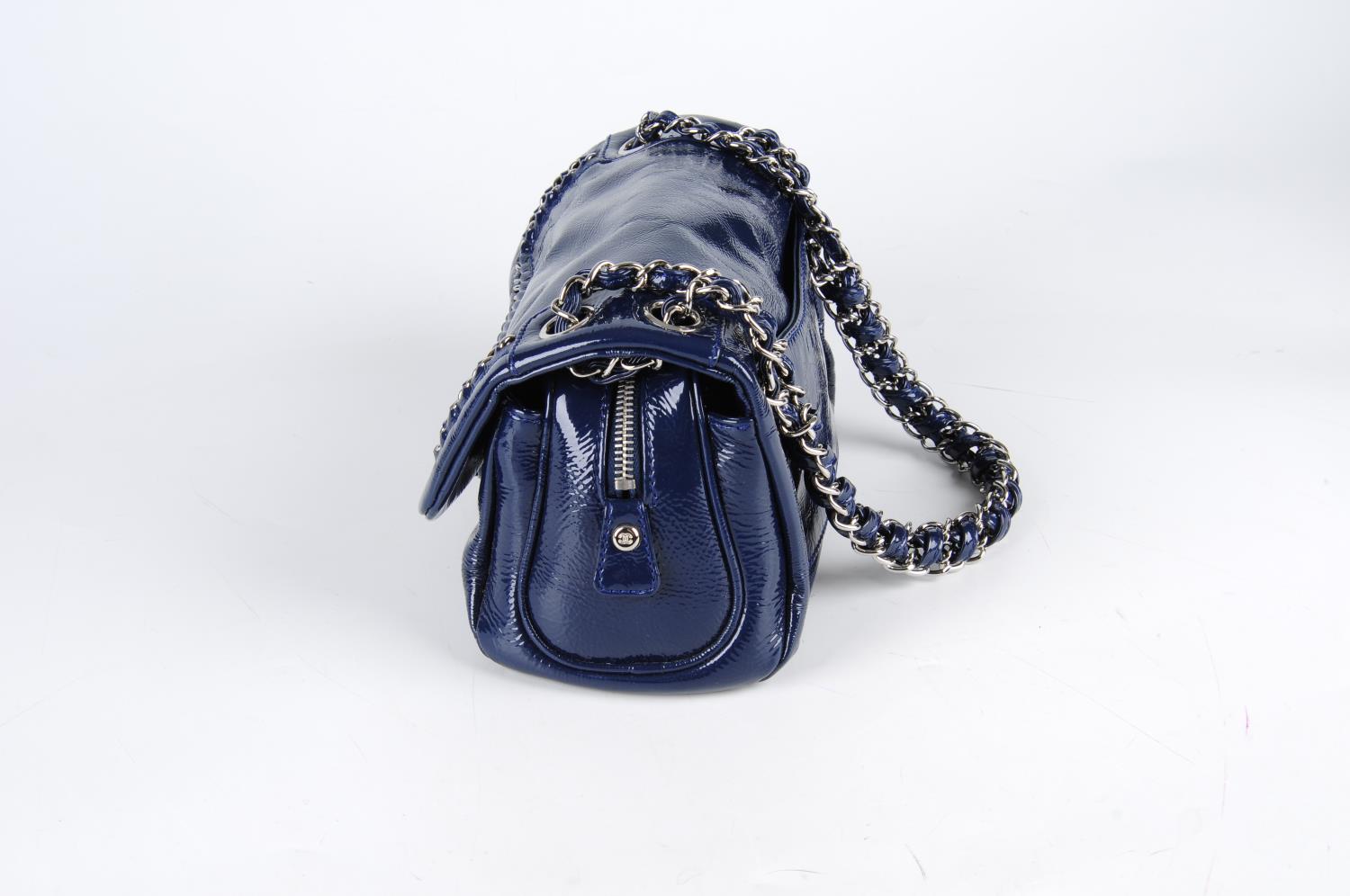 CHANEL - a small Luxe Ligne Flap handbag. - Image 3 of 4