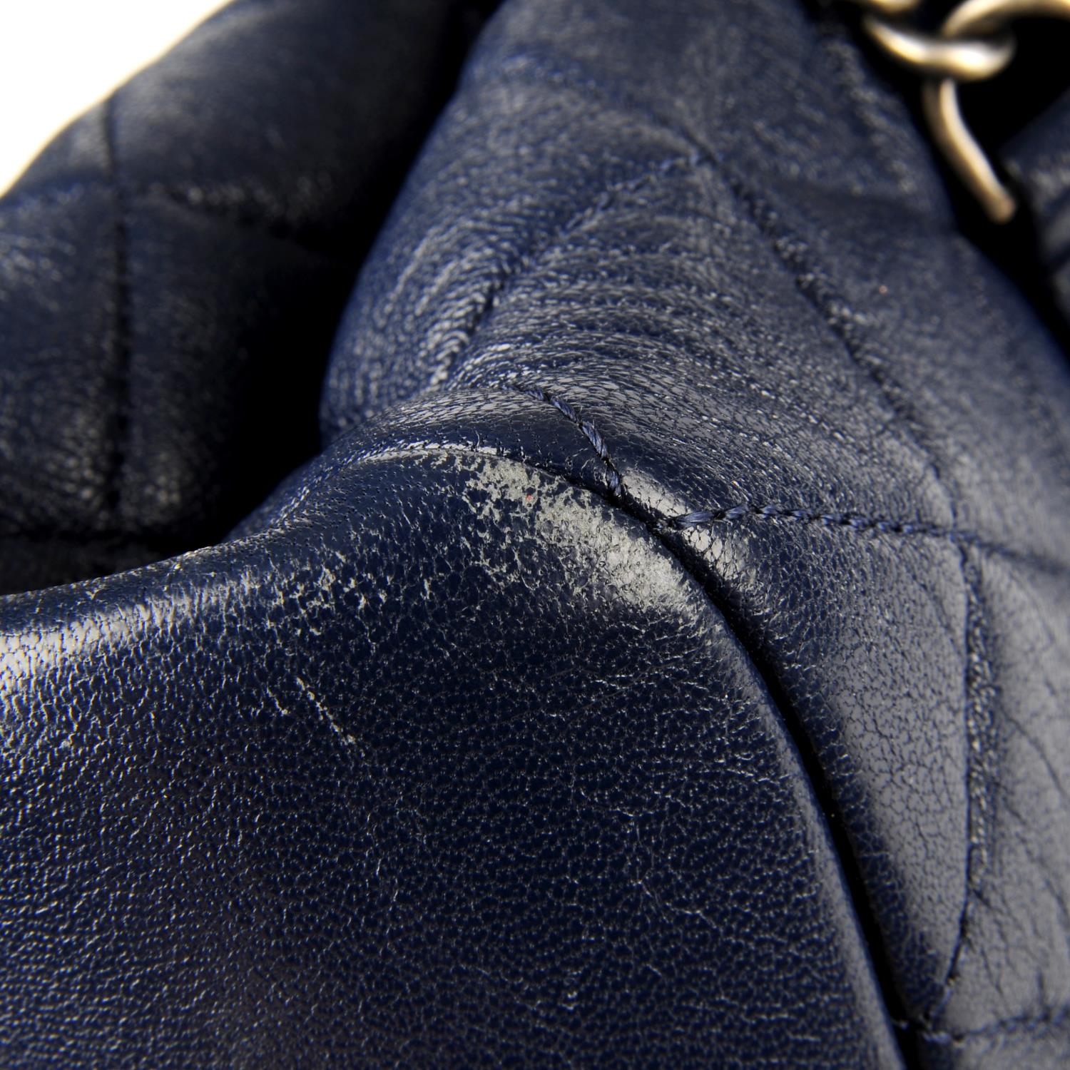 CHANEL - a blue quilted Single Flap handbag. - Image 5 of 8