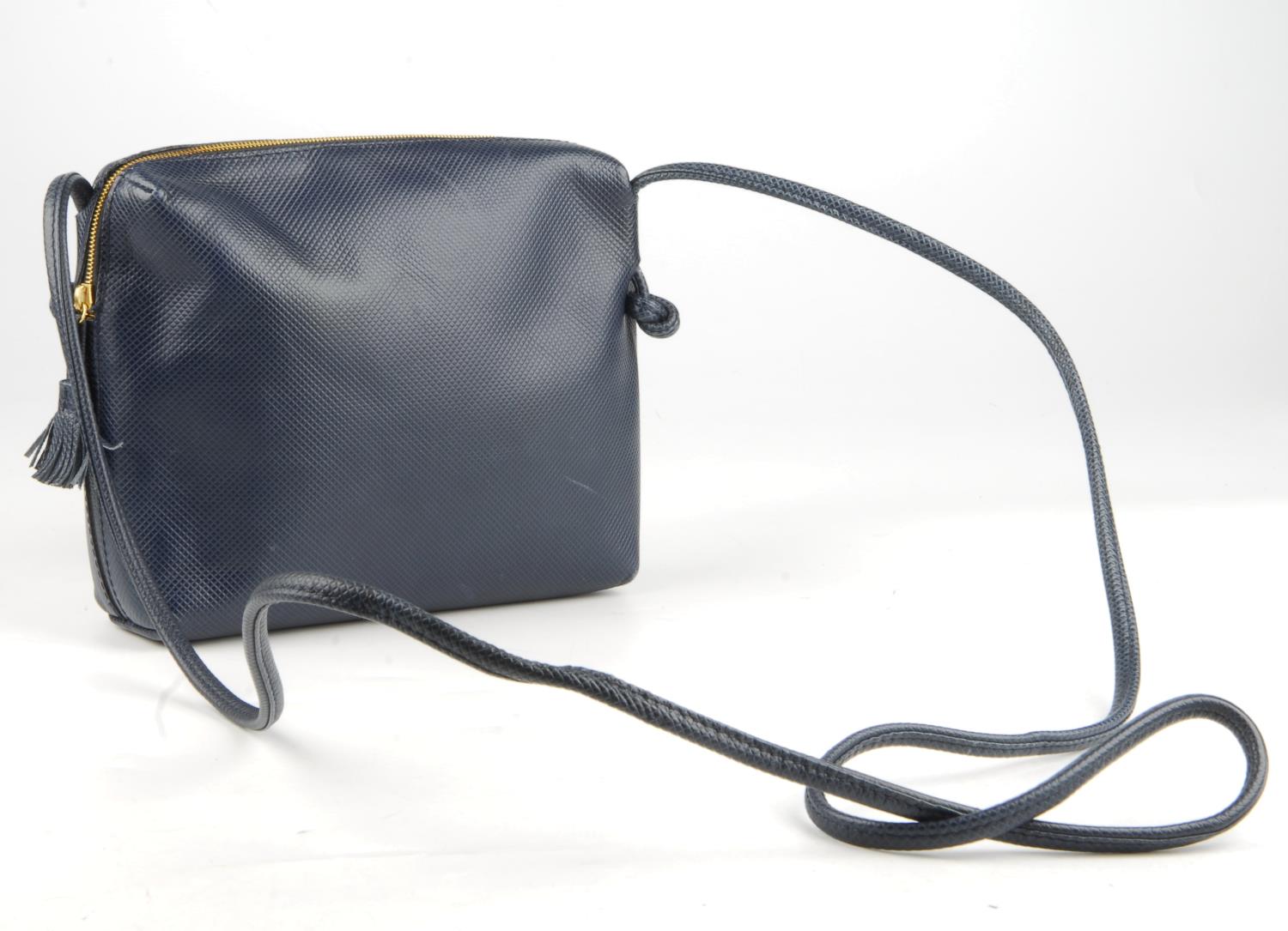 BOTTEGA VENETA - a small vintage blue handbag. - Image 2 of 3