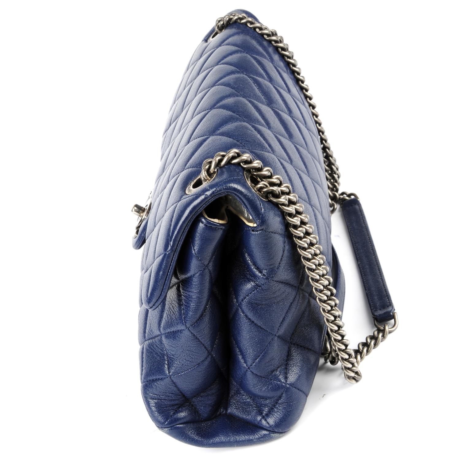 CHANEL - a blue quilted Single Flap handbag. - Image 3 of 8