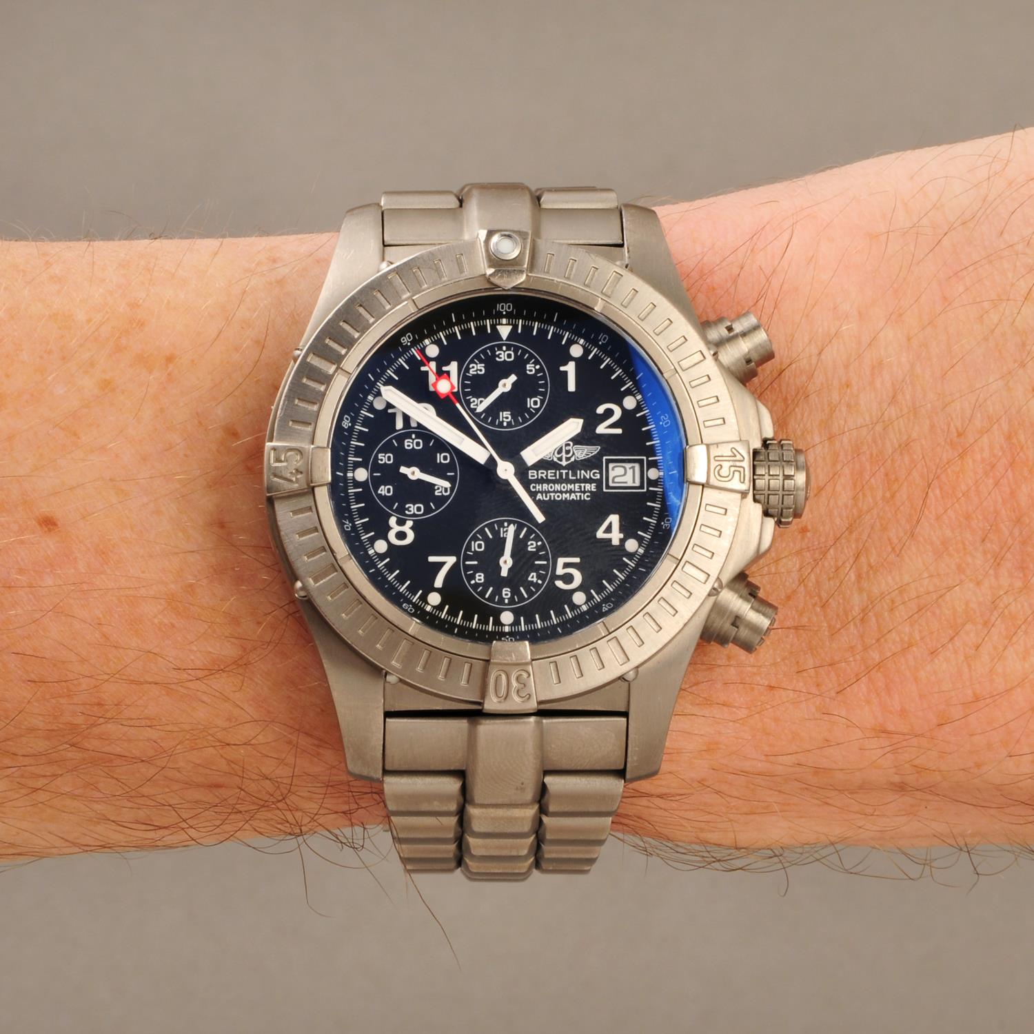 BREITLING - a gentleman's Avenger chronograph bracelet watch. - Image 3 of 5