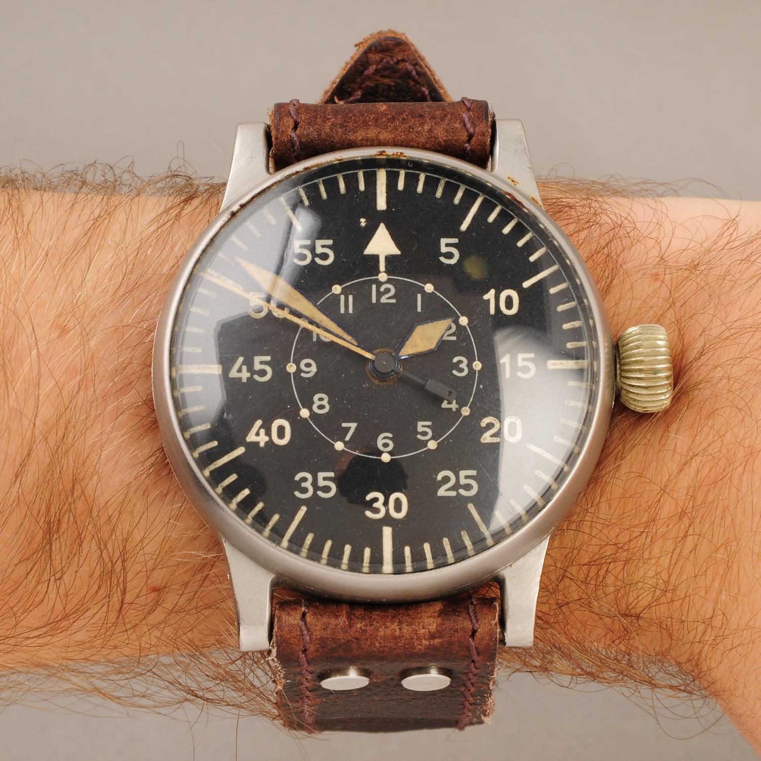 A. LANGE & SÖHNE - a WW2 German military issue pilot wrist watch. - Image 3 of 6