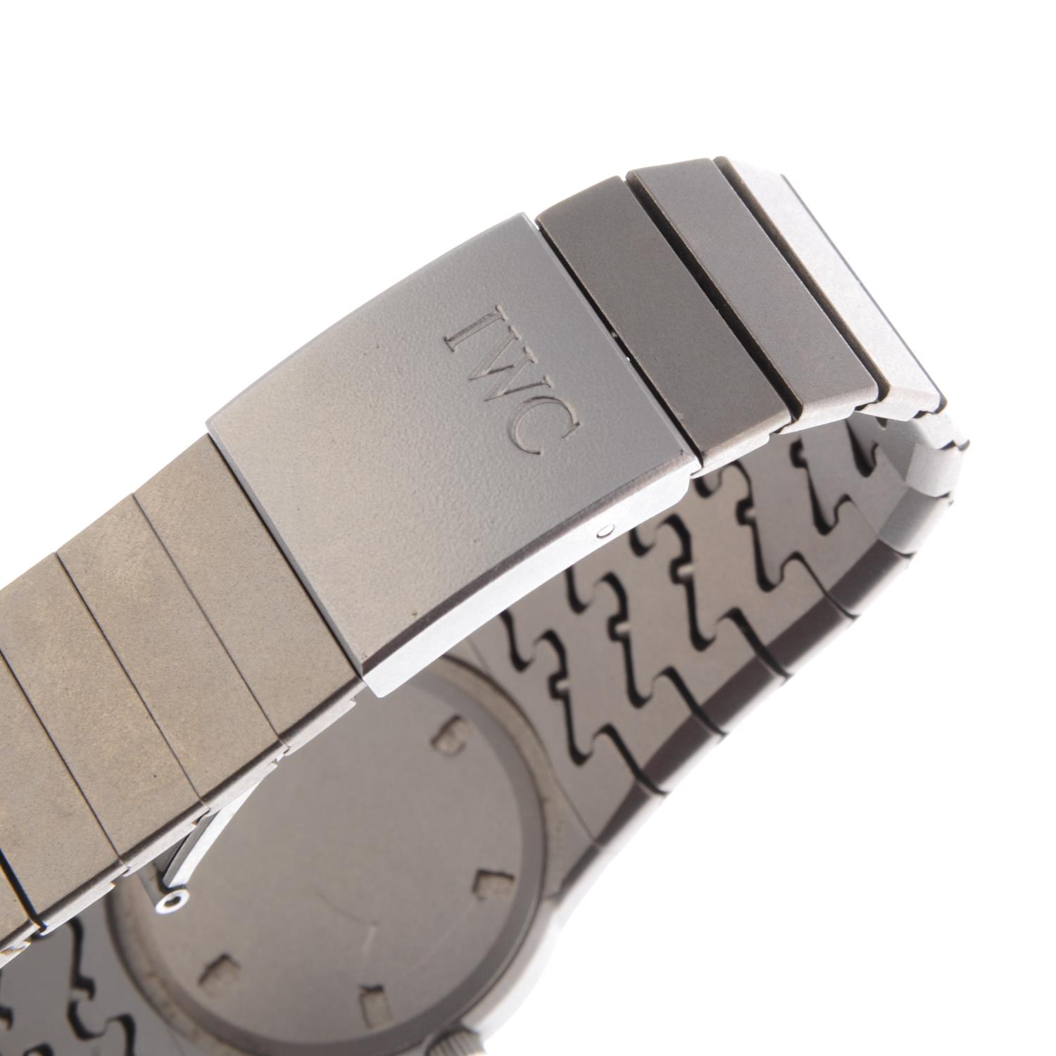 IWC - a lady's Porsche Design bracelet watch. Titanium case. Reference 4517, serial 2316075. - Image 2 of 5