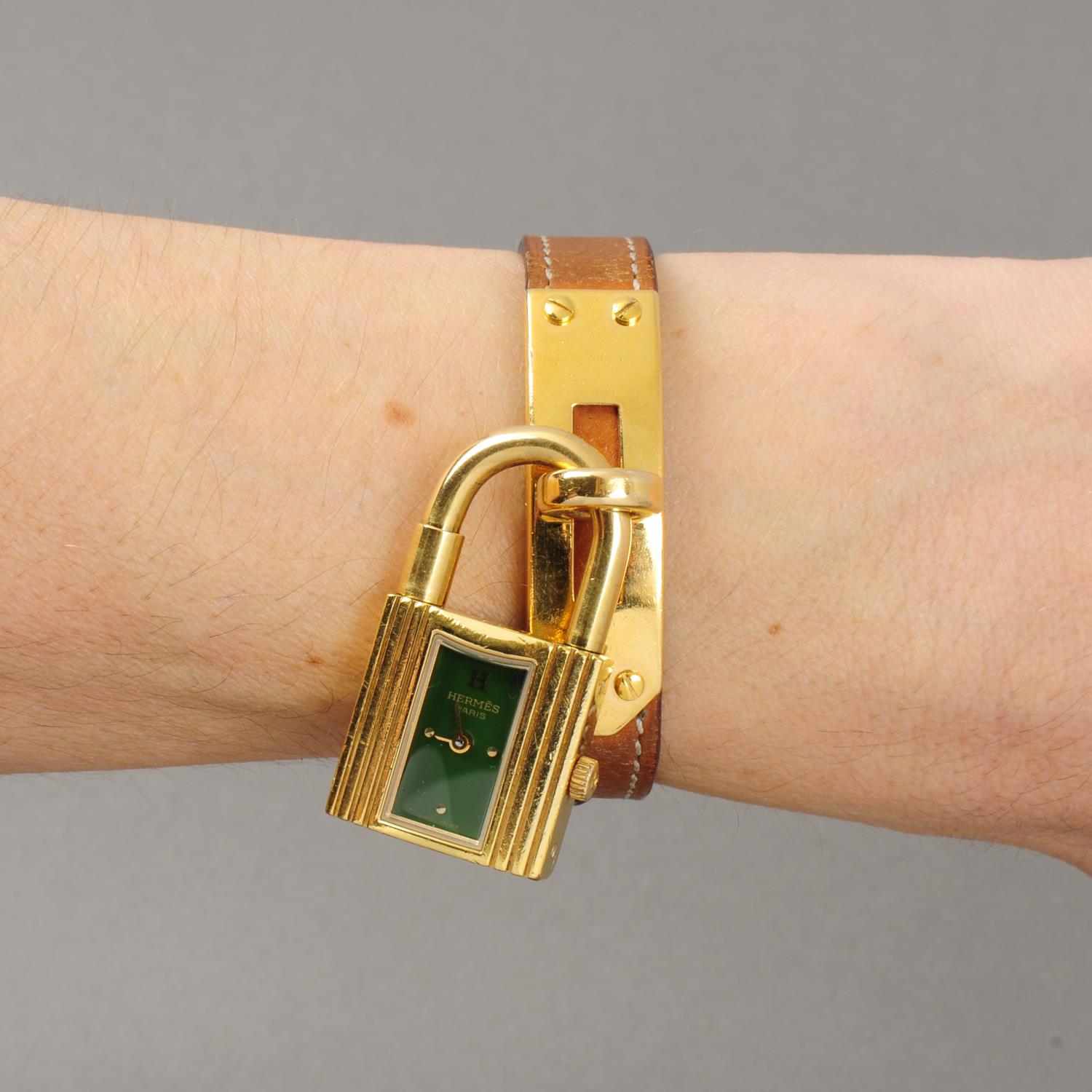 HERMÈS - a lady's Kelly wrist watch. Gold plated case. Reference KE1.201 39.01, serial 823677. - Image 3 of 5