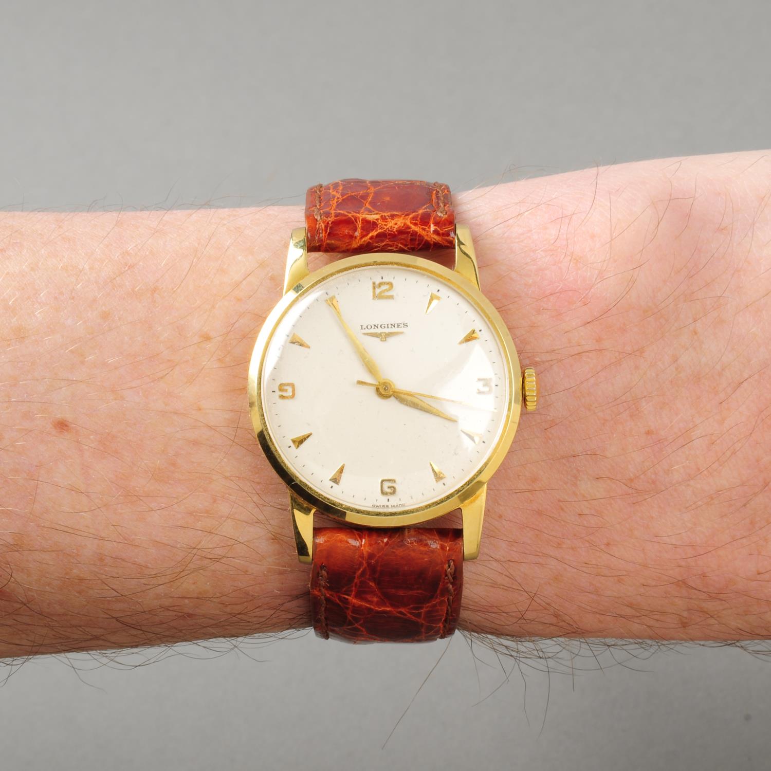 LONGINES - a gentleman's wrist watch. 18ct yellow gold case. Numbered 917943. Signed manual wind - Image 3 of 5