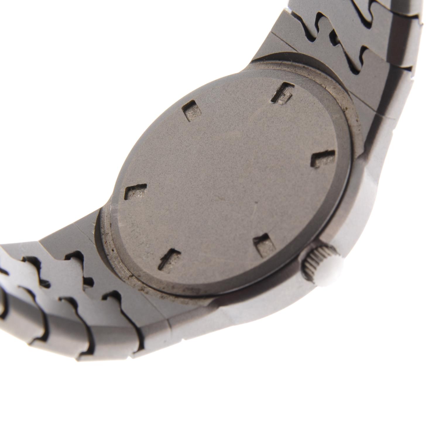 IWC - a lady's Porsche Design bracelet watch. Titanium case. Reference 4517, serial 2316075. - Image 5 of 5