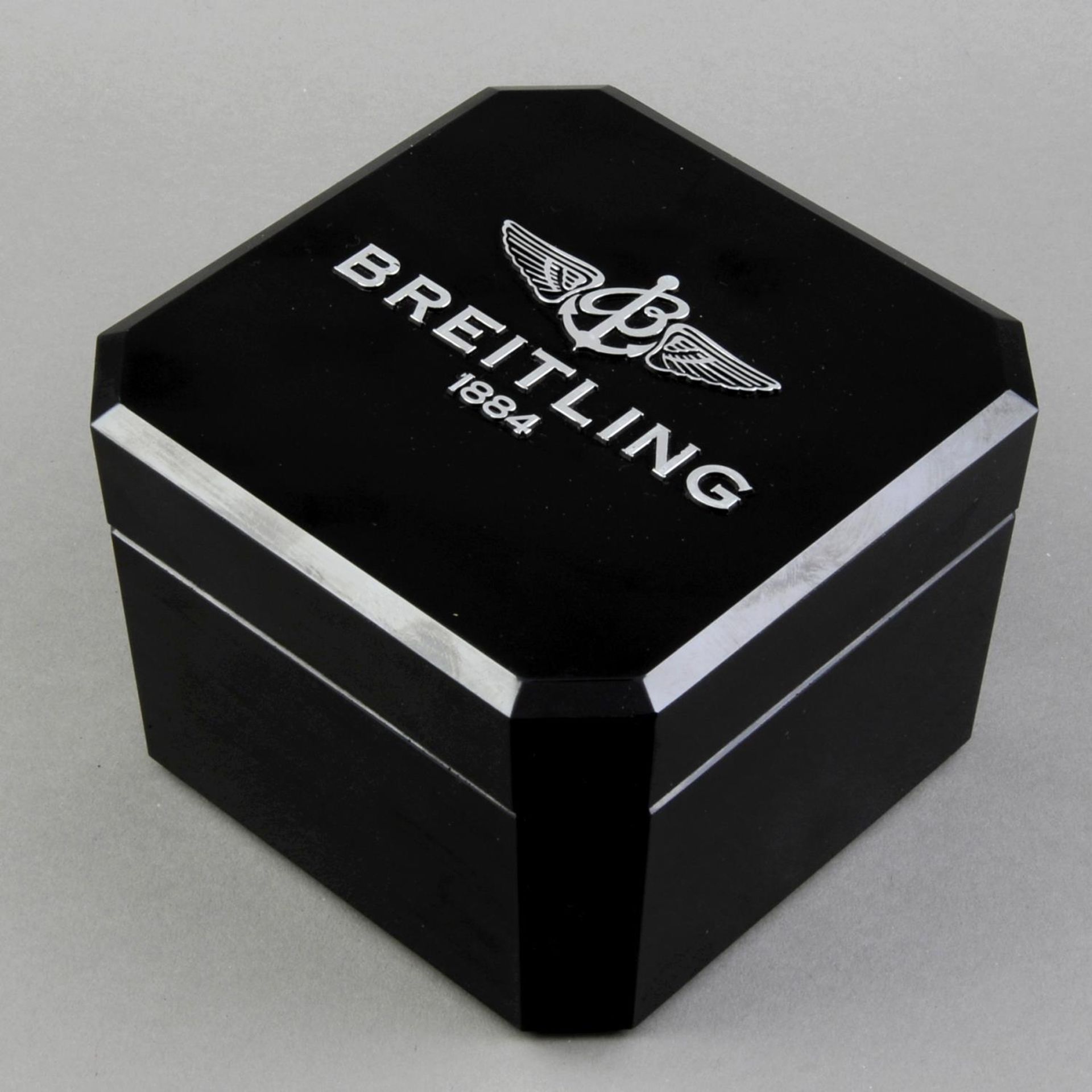 BREITLING - a gentleman's Cockpit bracelet watch. Circa 2006. Stainless steel case with bi-metal - Image 6 of 7