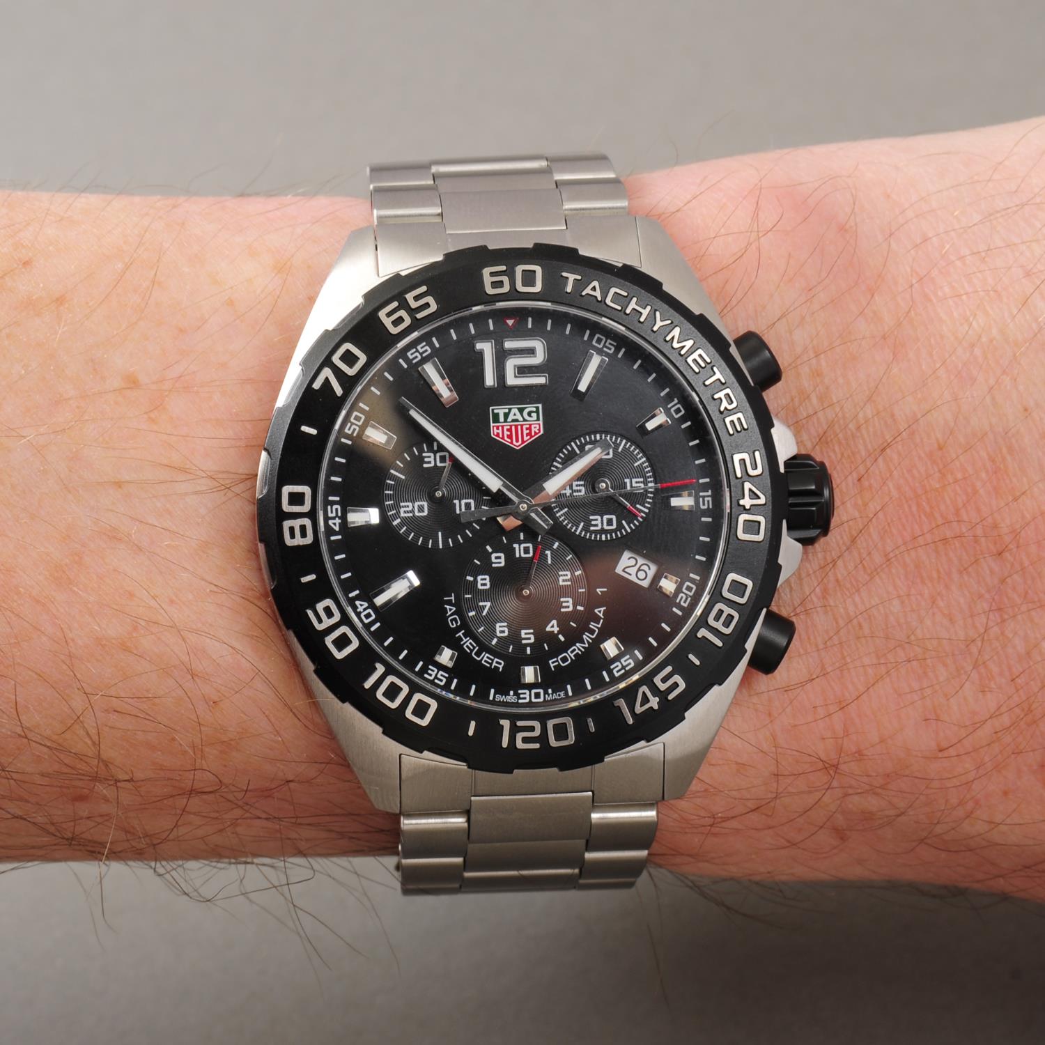 TAG HEUER - a gentleman's Formula 1 chronograph bracelet watch. Stainless steel case with tachymeter - Image 3 of 7