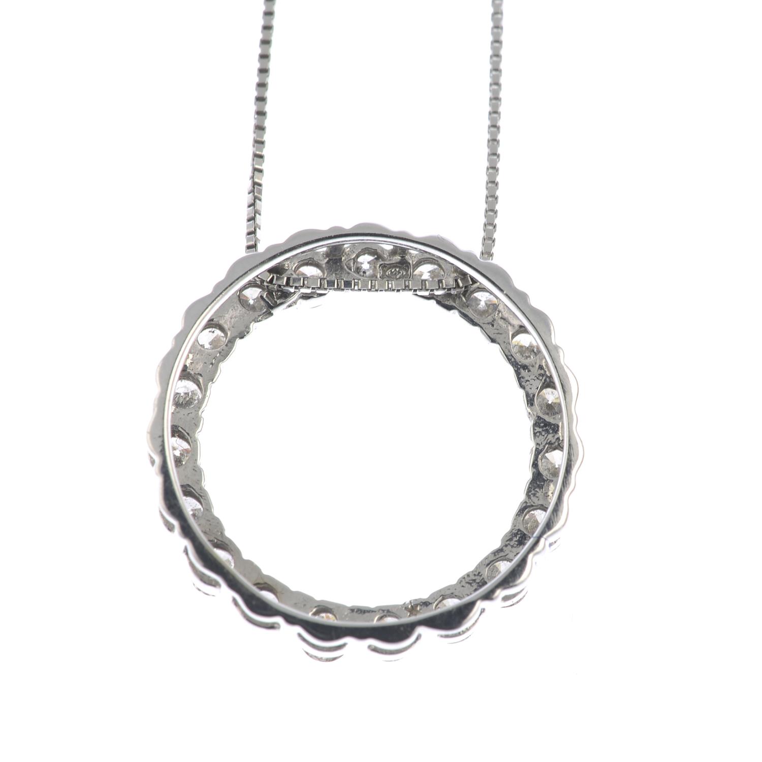 A diamond circle pendant, - Image 2 of 3